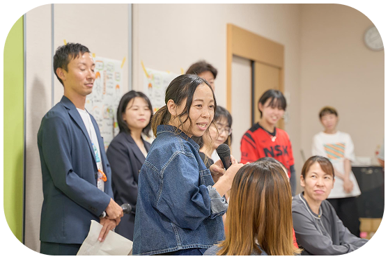 参加者が思いを発表する様子